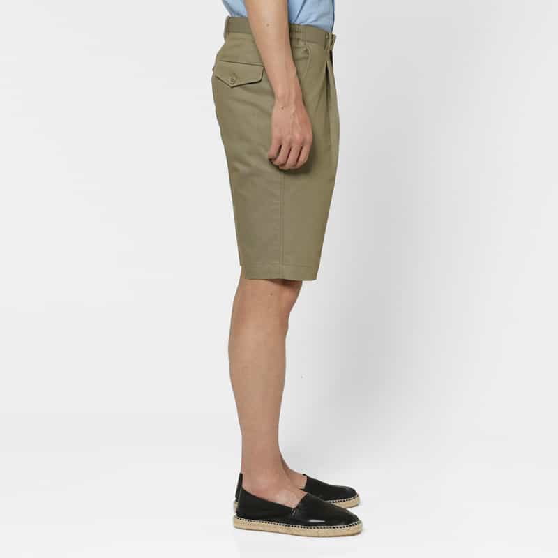 BARNEYS NEW YORK タック入りショーツ BEIGE