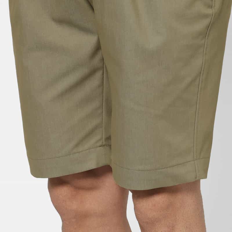 BARNEYS NEW YORK タック入りショーツ BEIGE