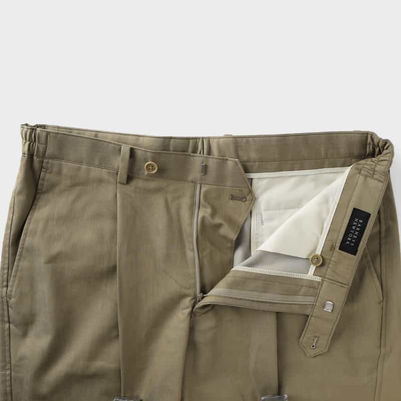 BARNEYS NEW YORK タック入りショーツ BEIGE
