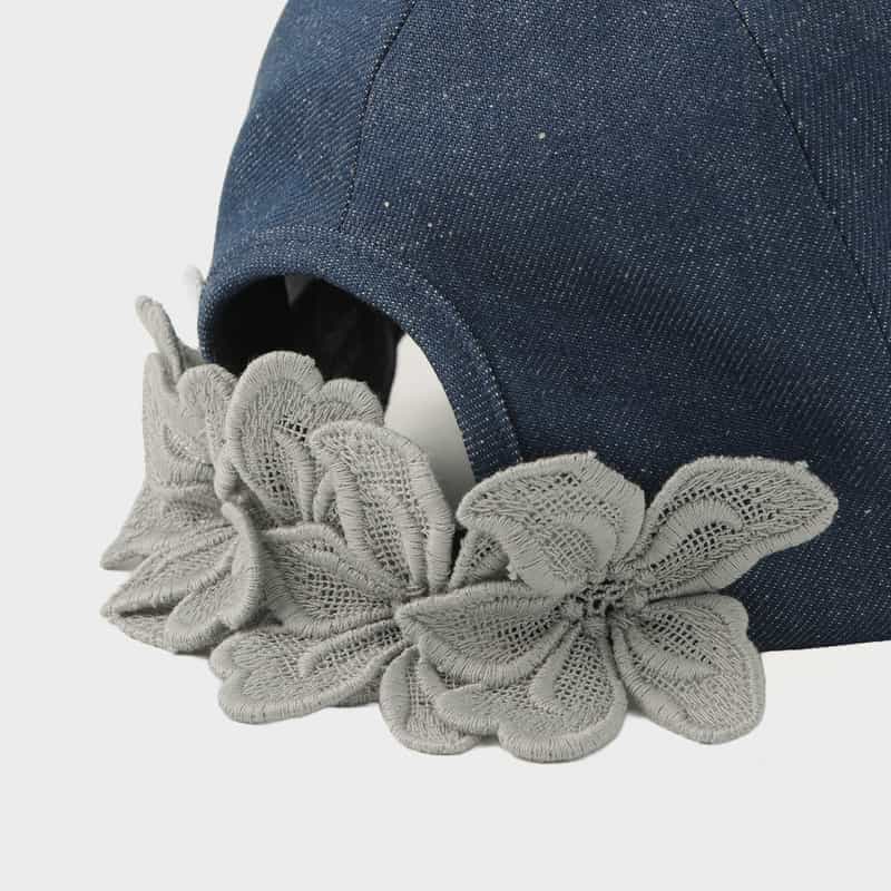 ATHENA NEW YORK ATHENA NEW YORK＜アシーナ ニューヨーク＞フラワーレース付きデニムキャップ "ALICIA" BLUE