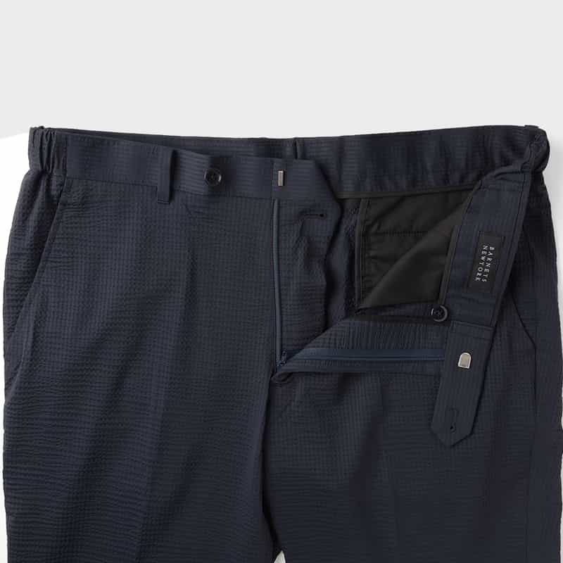 BARNEYS NEW YORK セットアップ サッカーストライプ素材ストレッチパンツ NAVY