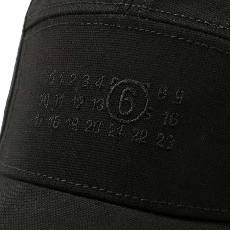 MM6 MAISON MARGIELA MM6 MAISON MARGIELA＜エムエム6 メゾン マルジェラ＞ ロゴ入りキャップ BLACK