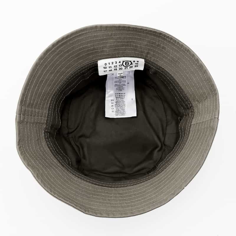 MM6 MAISON MARGIELA MM6 MAISON MARGIELA＜エムエム6 メゾン マルジェラ＞ ロゴ入りバケットハット GRAY
