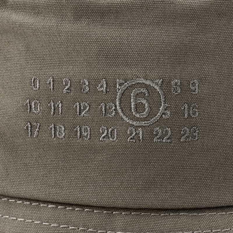 MM6 MAISON MARGIELA MM6 MAISON MARGIELA＜エムエム6 メゾン マルジェラ＞ ロゴ入りバケットハット GRAY