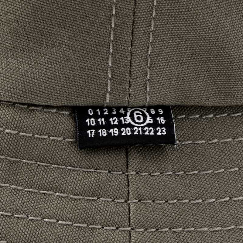MM6 MAISON MARGIELA MM6 MAISON MARGIELA＜エムエム6 メゾン マルジェラ＞ ロゴ入りバケットハット GRAY