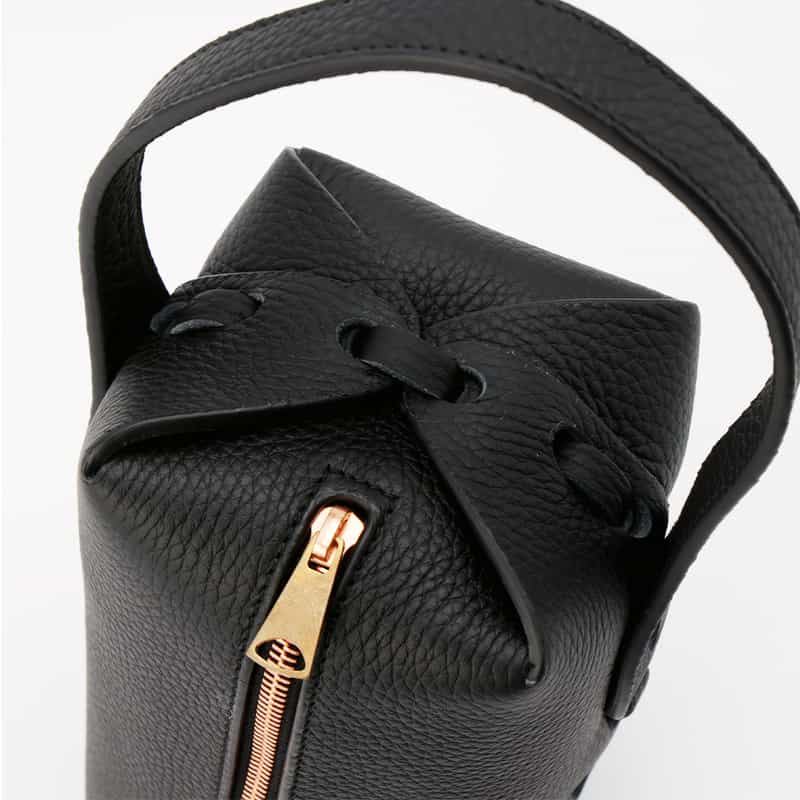 IL MICIO IL MICIO＜イル ミーチョ＞ ハンドルポーチバッグ "N-2" BLACK