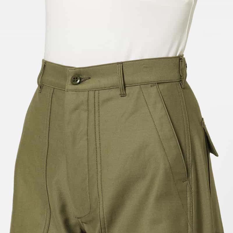 HYKE バックサテン バレルレッグパンツ KHAKI