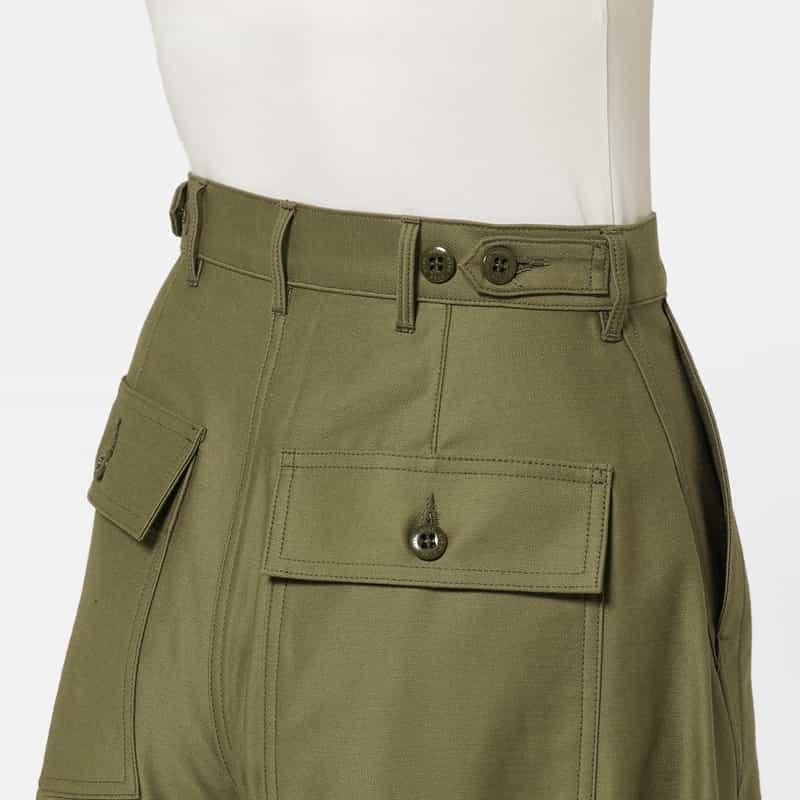 HYKE バックサテン バレルレッグパンツ KHAKI