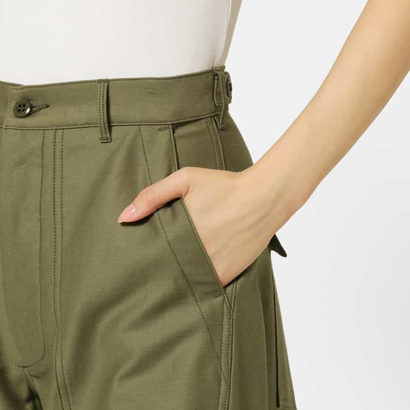 HYKE バックサテン バレルレッグパンツ KHAKI