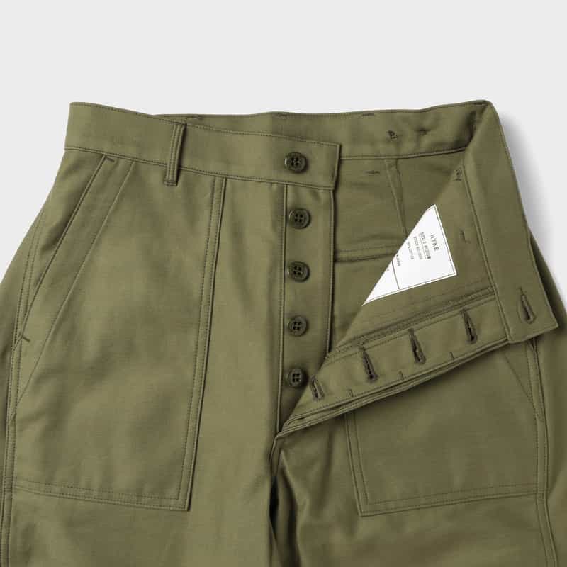 HYKE バックサテン バレルレッグパンツ KHAKI