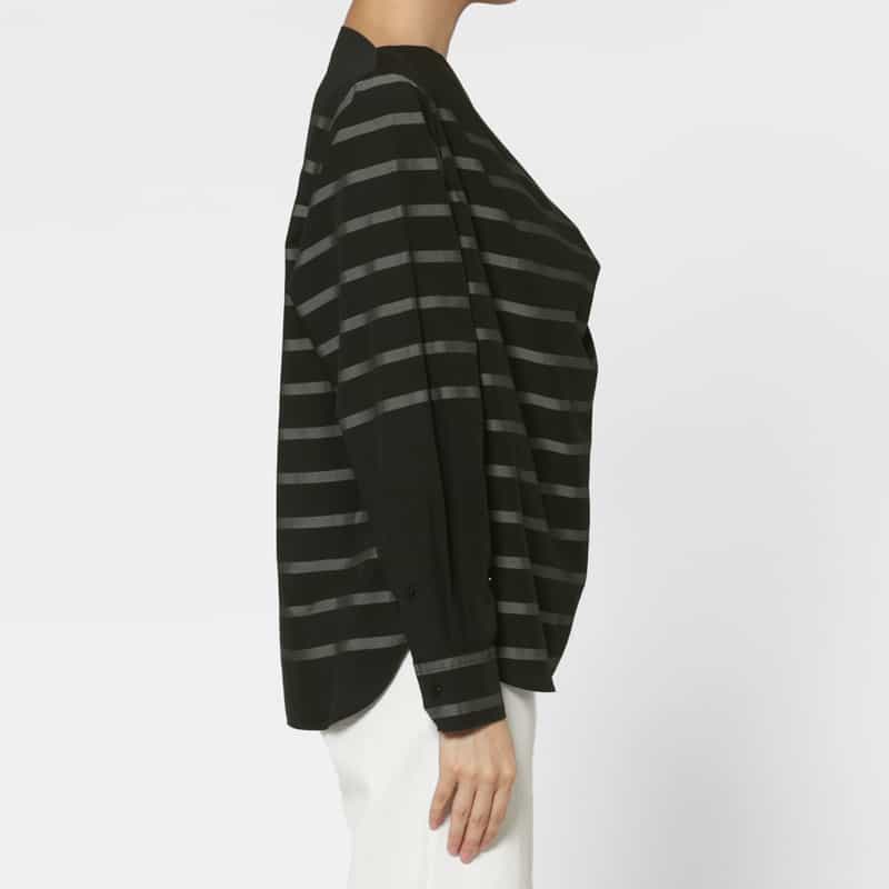 HYKE HYKE ＜ハイク＞ ツイル素材ストライプ柄カウルネックブラウス BLACK