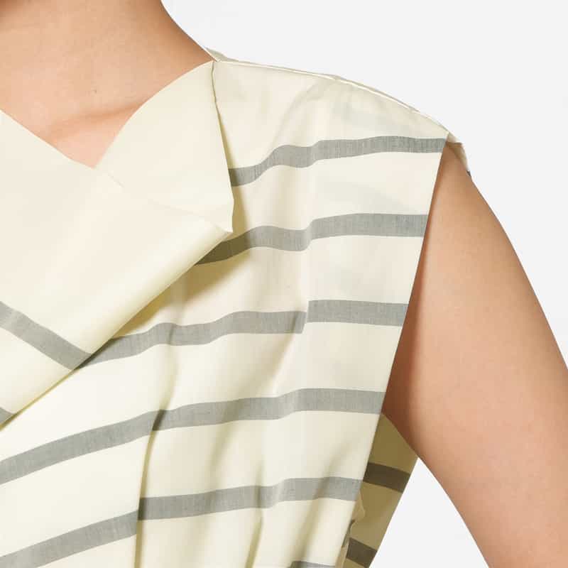 HYKE HYKE ＜ハイク＞ ツイル素材ストライプ柄カウルネックドレス IVORY