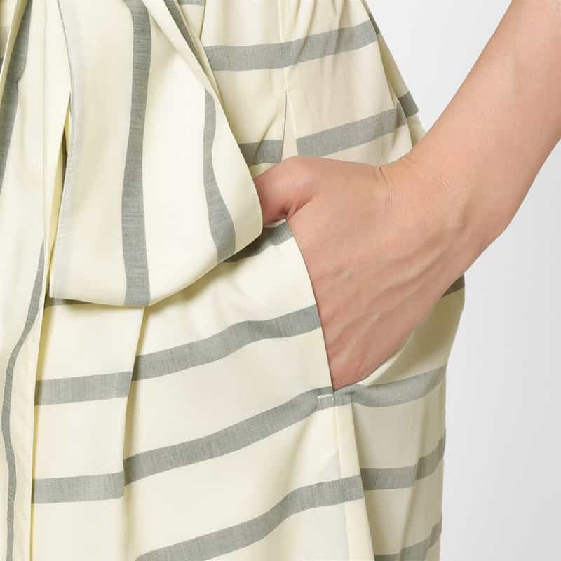 HYKE HYKE ＜ハイク＞ ツイル素材ストライプ柄カウルネックドレス IVORY