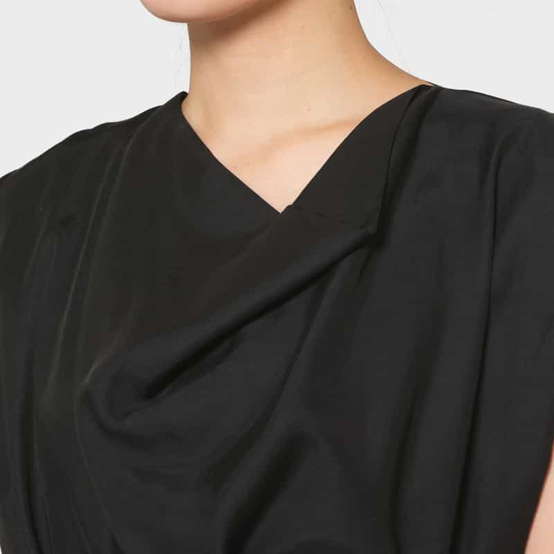 HYKE HYKE ＜ハイク＞ ツイル素材カウルネックドレス BLACK