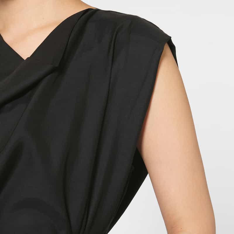 HYKE HYKE ＜ハイク＞ ツイル素材カウルネックドレス BLACK