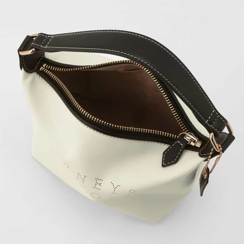 BARNEYS NEW YORK パンチングロゴ ワンハンドルミニバッグ WHITE