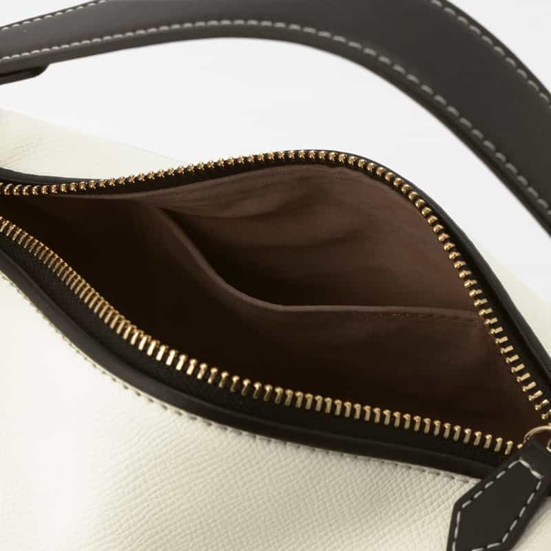 BARNEYS NEW YORK パンチングロゴ ワンハンドルミニバッグ WHITE