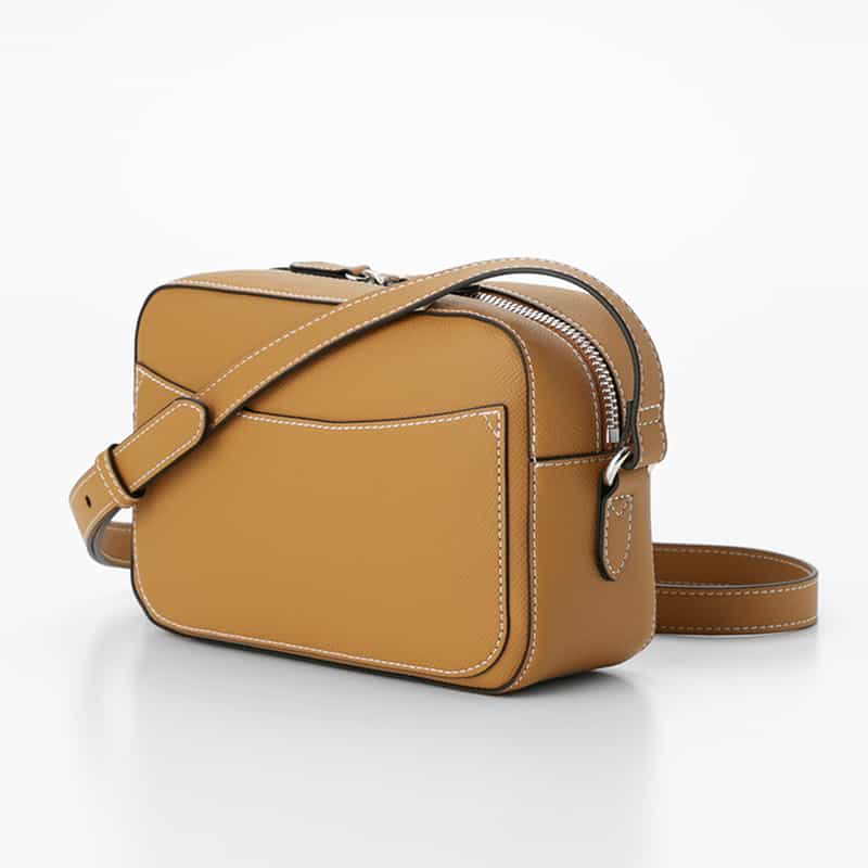 BARNEYS NEW YORK パンチング加工　ロゴ入りミニショルダーバッグ CAMEL