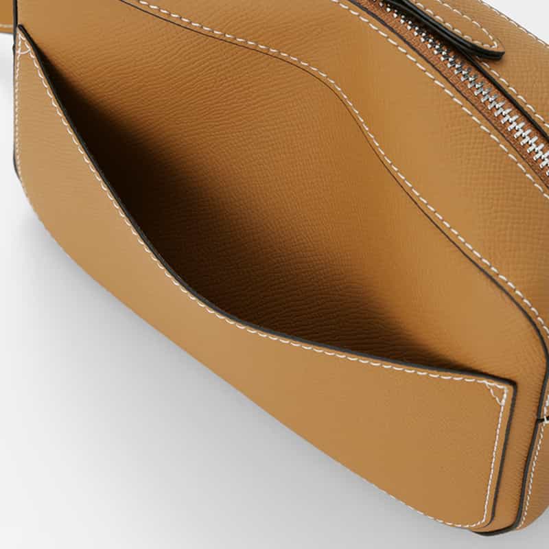 BARNEYS NEW YORK パンチング加工　ロゴ入りミニショルダーバッグ CAMEL