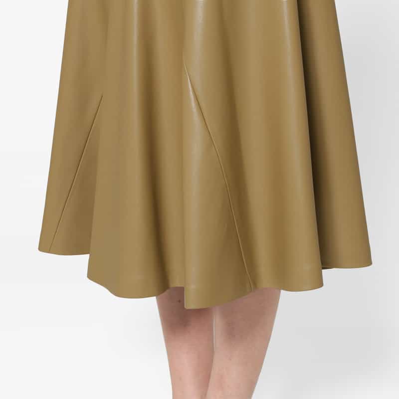 BARNEYS NEW YORK ウォッシャブル フェイクレザースカート CAMEL