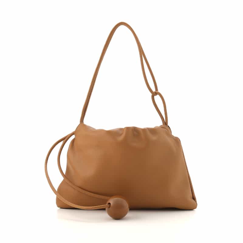 BUCKET BAGGAGE BUCKET BAGGAGE ＜バケット バゲージ＞ ボールチャーム付きショルダーバッグ BROWN