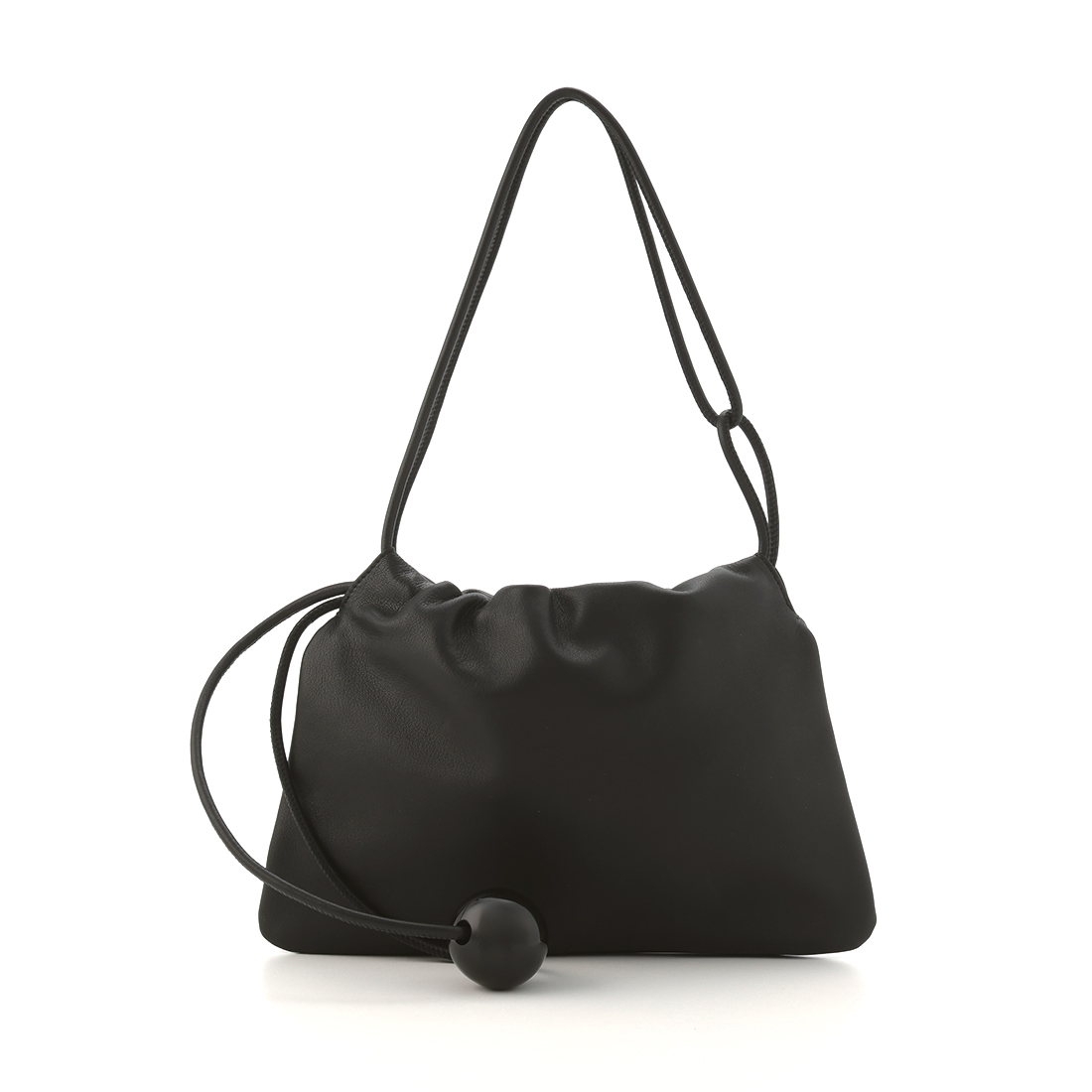 BUCKET BAGGAGE ＜バケット バゲージ＞ ボールチャーム付きショルダーバッグ