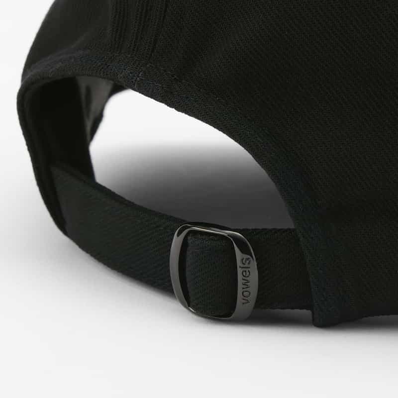 VOWELS VOWELS＜バウルズ＞ ロゴ入りキャップ BLACK