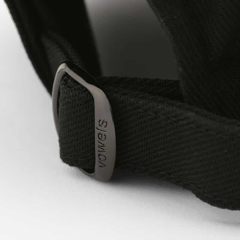 VOWELS VOWELS＜バウルズ＞ ロゴ入りキャップ BLACK