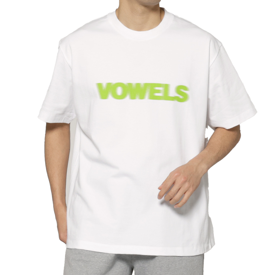 VOWELS＜バウルズ＞ ロゴ入りTシャツ