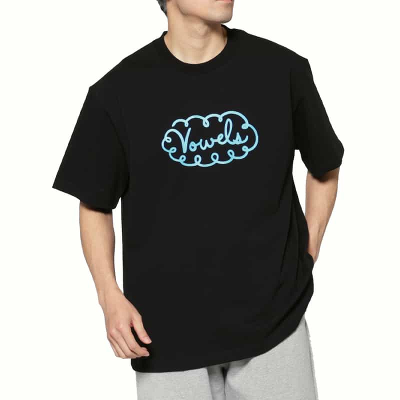 VOWELS VOWELS＜バウルズ＞ バーニーズ　ニューヨーク限定 ロゴ入りTシャツ BLACK