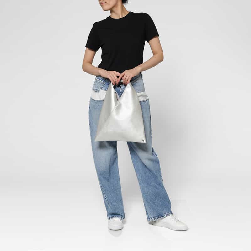 MM6 MAISON MARGIELA MM6 MAISON MARGIELA＜エムエム6 メゾン マルジェラ＞ メタリックハンドバッグ “JAPANESE“ SILVER