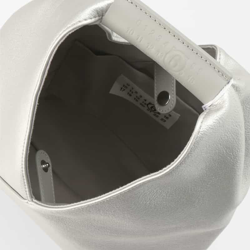MM6 MAISON MARGIELA MM6 MAISON MARGIELA＜エムエム6 メゾン マルジェラ＞ メタリックハンドバッグ “JAPANESE“ SILVER