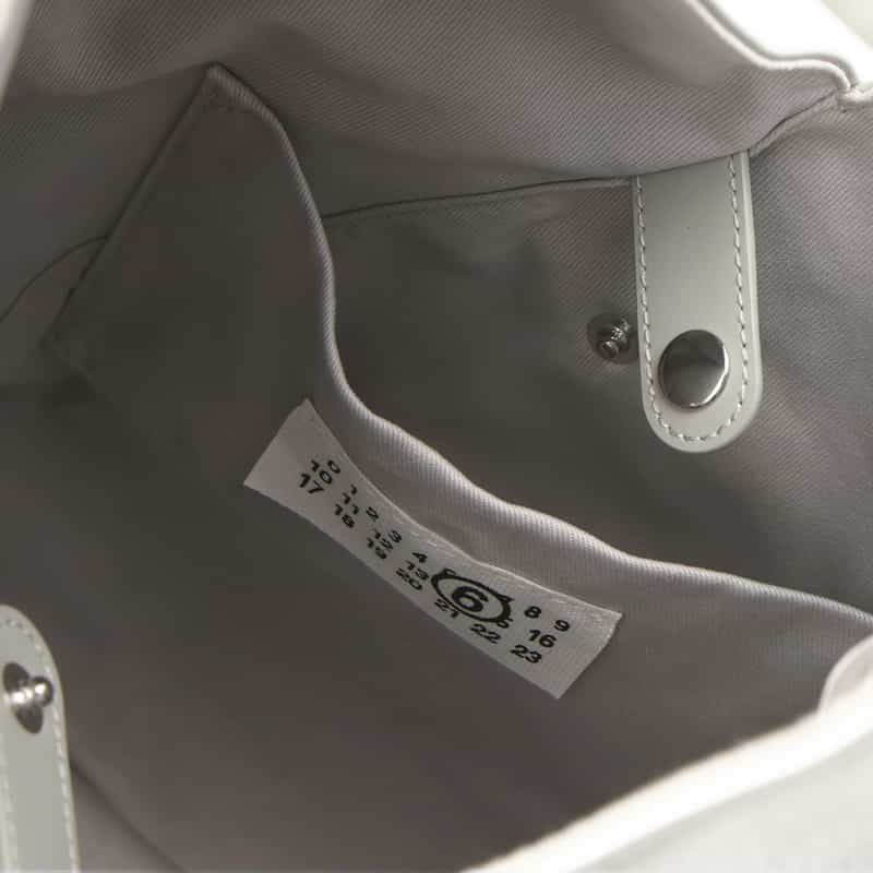 MM6 MAISON MARGIELA MM6 MAISON MARGIELA＜エムエム6 メゾン マルジェラ＞ メタリックハンドバッグ “JAPANESE“ SILVER