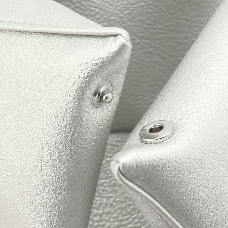 MM6 MAISON MARGIELA MM6 MAISON MARGIELA＜エムエム6 メゾン マルジェラ＞ メタリックハンドバッグ “JAPANESE“ SILVER