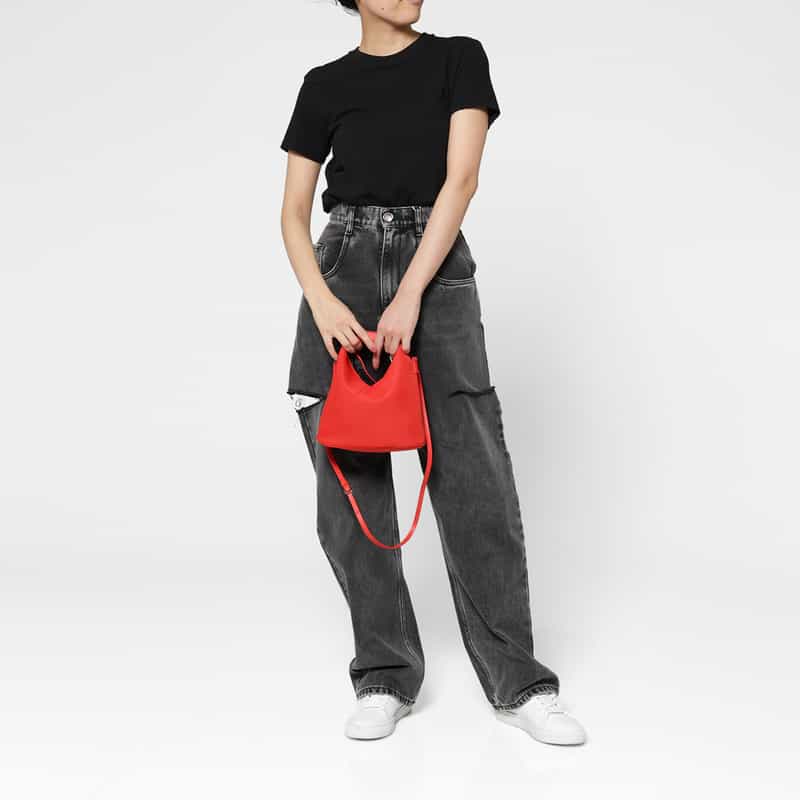 MM6 MAISON MARGIELA MM6 MAISON MARGIELA＜エムエム6 メゾン マルジェラ＞ メッシュクロスボディバッグ “JAPANESE“ RED