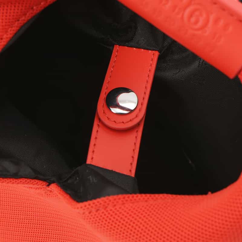 MM6 MAISON MARGIELA MM6 MAISON MARGIELA＜エムエム6 メゾン マルジェラ＞ メッシュクロスボディバッグ “JAPANESE“ RED