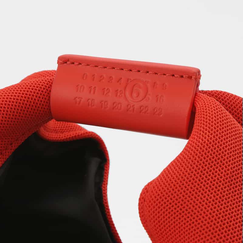 MM6 MAISON MARGIELA MM6 MAISON MARGIELA＜エムエム6 メゾン マルジェラ＞ メッシュクロスボディバッグ “JAPANESE“ RED