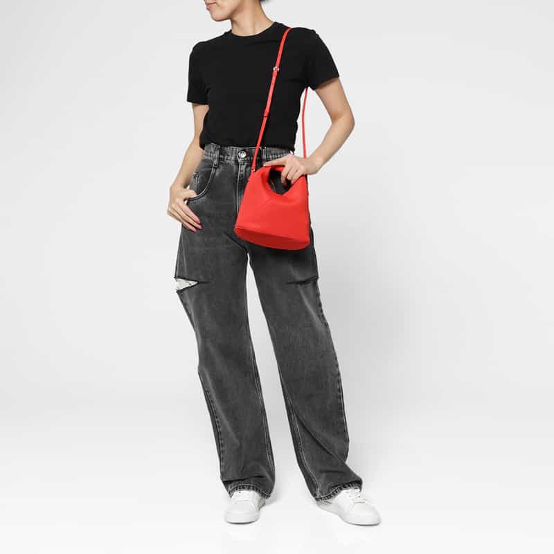 MM6 MAISON MARGIELA MM6 MAISON MARGIELA＜エムエム6 メゾン マルジェラ＞ メッシュクロスボディバッグ “JAPANESE“ RED