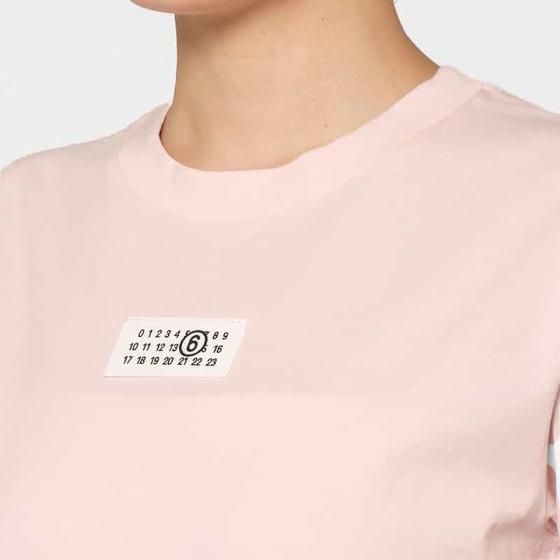 MM6 MAISON MARGIELA MM6 MAISON MARGIELA ＜エムエム6 メゾン マルジェラ＞ ロゴタグ Tシャツ PINK