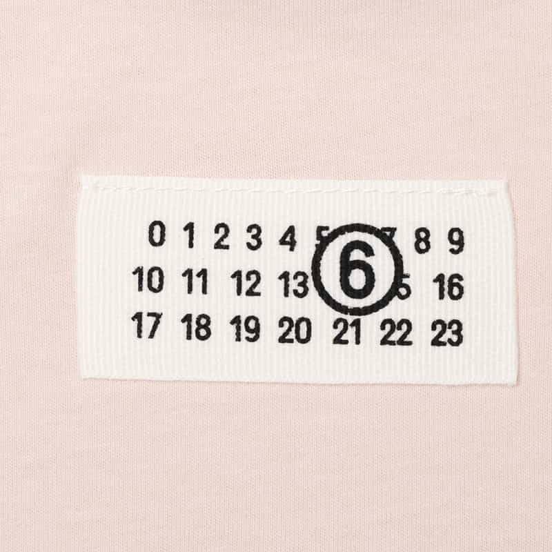 MM6 MAISON MARGIELA MM6 MAISON MARGIELA ＜エムエム6 メゾン マルジェラ＞ ロゴタグ Tシャツ PINK