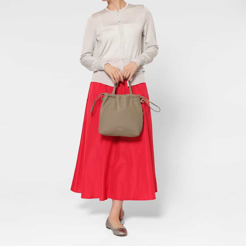 BARNEYS NEW YORK ソフトレザー ドローストリングバッグ GRAY BEIGE