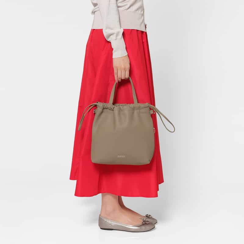 BARNEYS NEW YORK ソフトレザー ドローストリングバッグ GRAY BEIGE