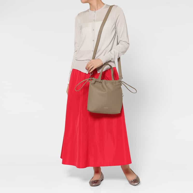 BARNEYS NEW YORK ソフトレザー ドローストリングバッグ GRAY BEIGE