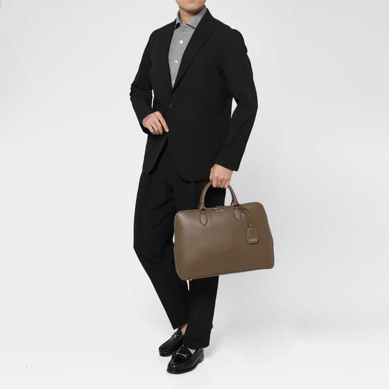 BARNEYS NEW YORK ラウンドジップブリーフケース BEIGE