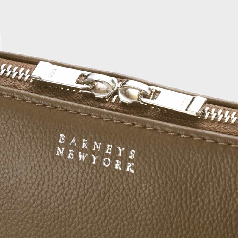 BARNEYS NEW YORK ラウンドジップブリーフケース BEIGE