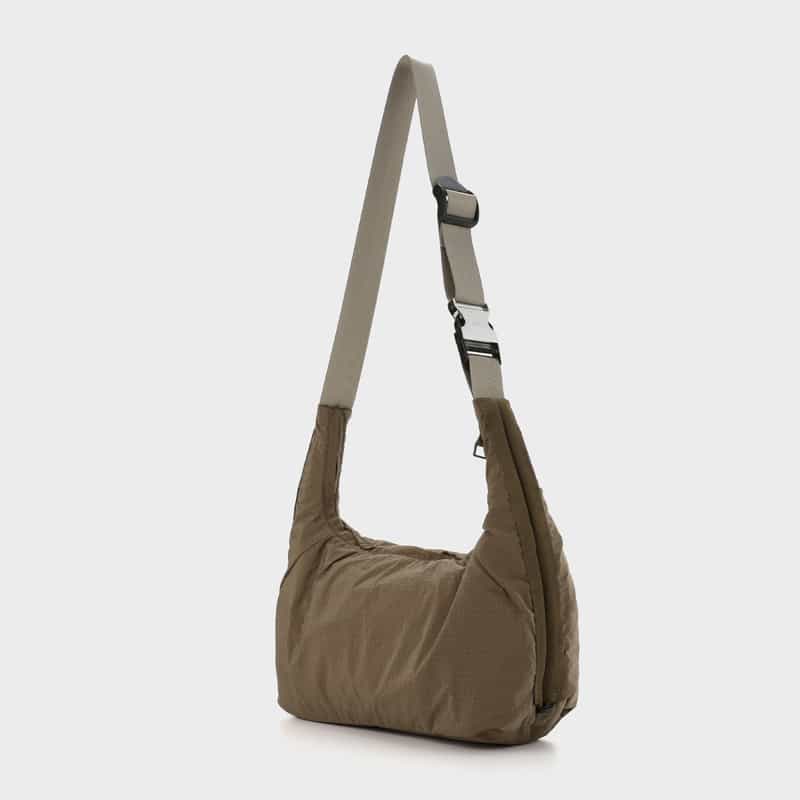 ARCS LONDON ARCS LONDON＜アークス ロンドン＞ スリングバッグ BEIGE