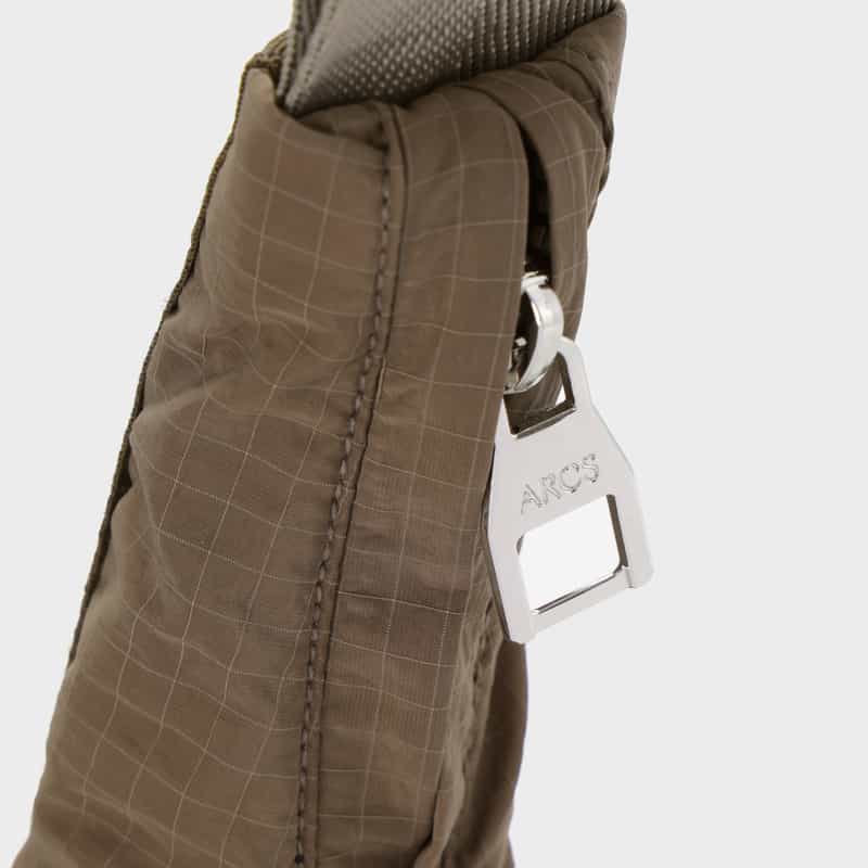 ARCS LONDON ARCS LONDON＜アークス ロンドン＞ スリングバッグ BEIGE