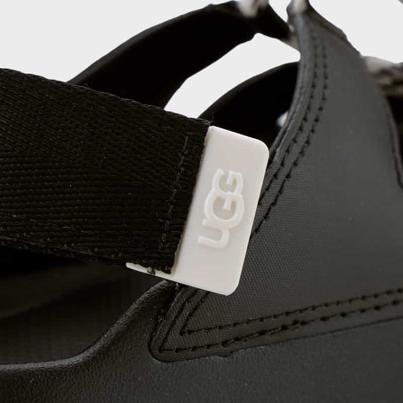 UGG(R) UGG(R) ＜アグ＞ プラットフォームトグルサンダル “GOLDENGLOW TOGGLE“ BLACK
