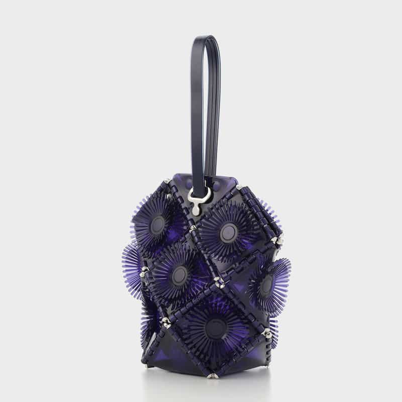 52 BY HIKARUMATSUMURA 52 BY HIKARUMATSUMURA＜ゴジュウニ バイ ヒカルマツムラ＞ バケットバッグ"SABOTEN" NAVY