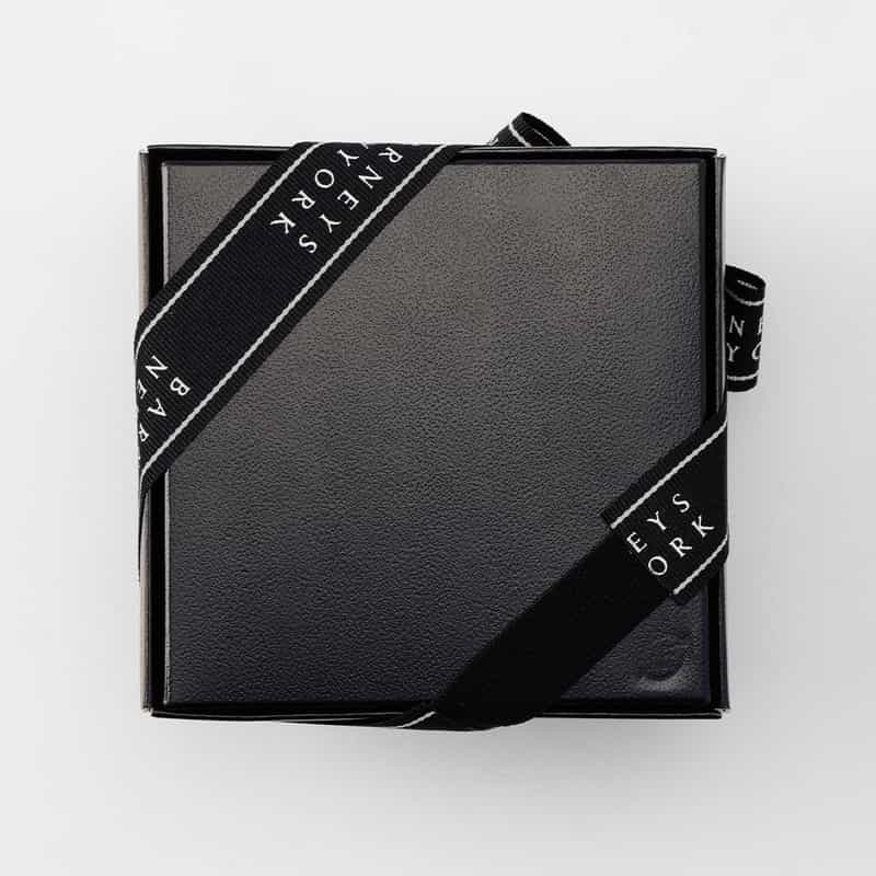 BARNEYS NEW YORK バーニーズ ニューヨーク カタログギフト（カードタイプ）／レッド RED